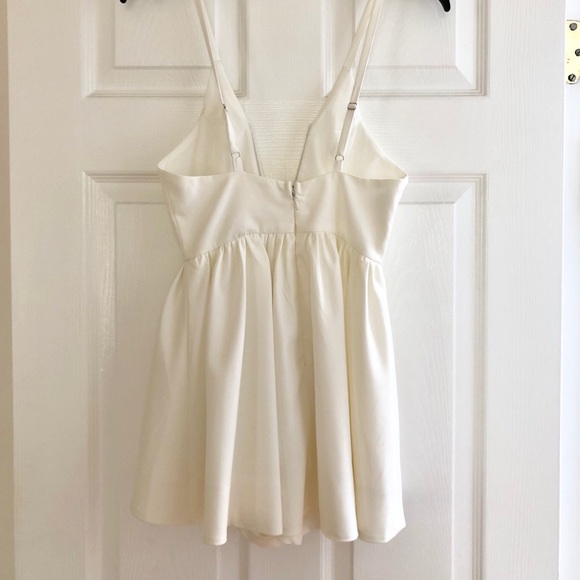 New! Deep V White Mini Romper Dress - Picture 2 of 2